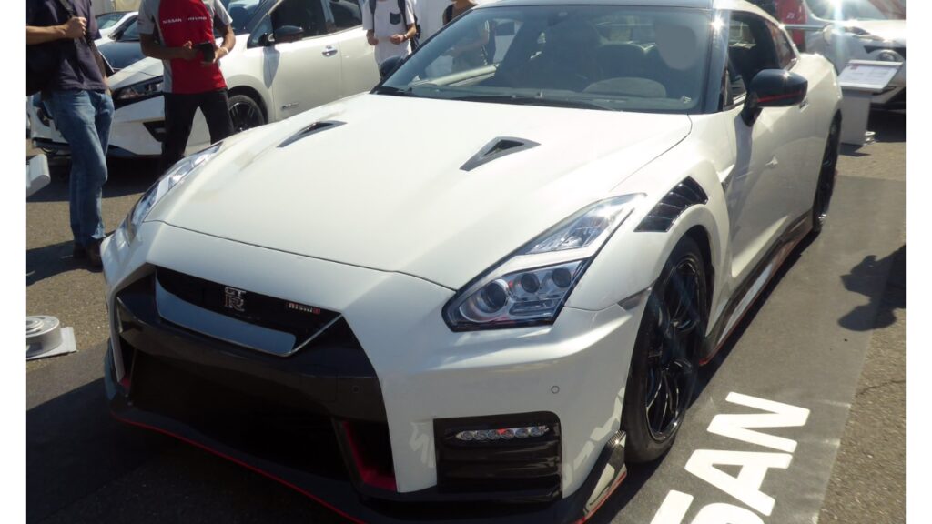 The frontview of Nissan GT-R NISMO Mid-year 2020