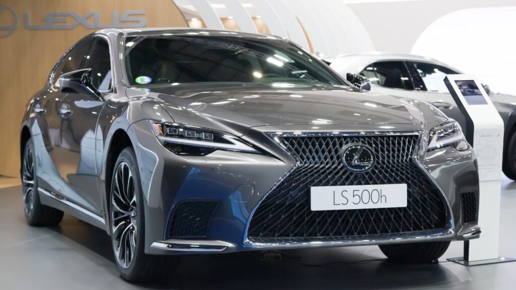 2023 Lexus LS 500h