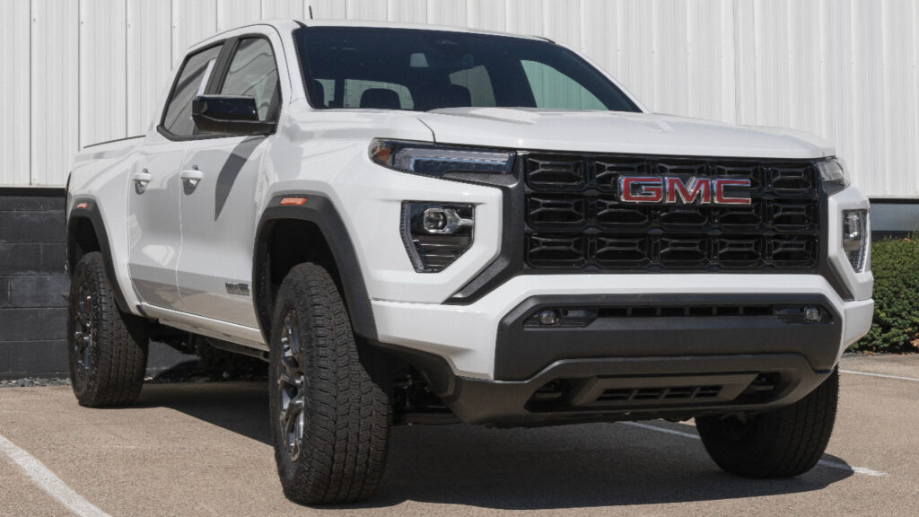 2024 GMC Canyon Elevation Crew Cab pickup display