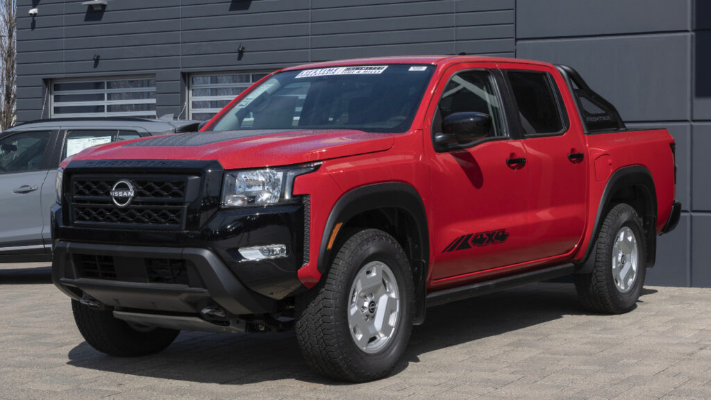 2024 Nissan Frontier SV Crew Cab display
