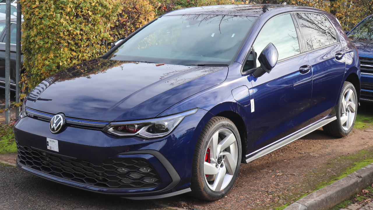 2020 Volkswagen Golf GTE Front Taken in Leamington Spa