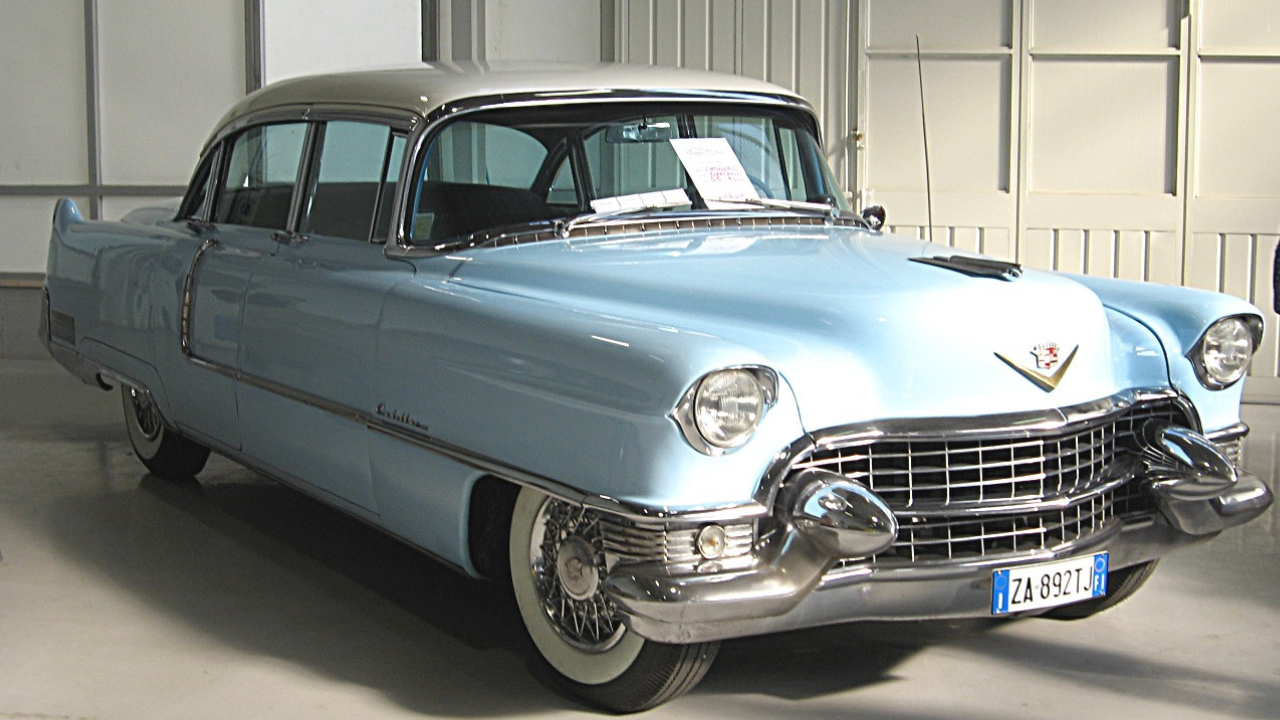 1955 Cadillac Fleetwood in blue