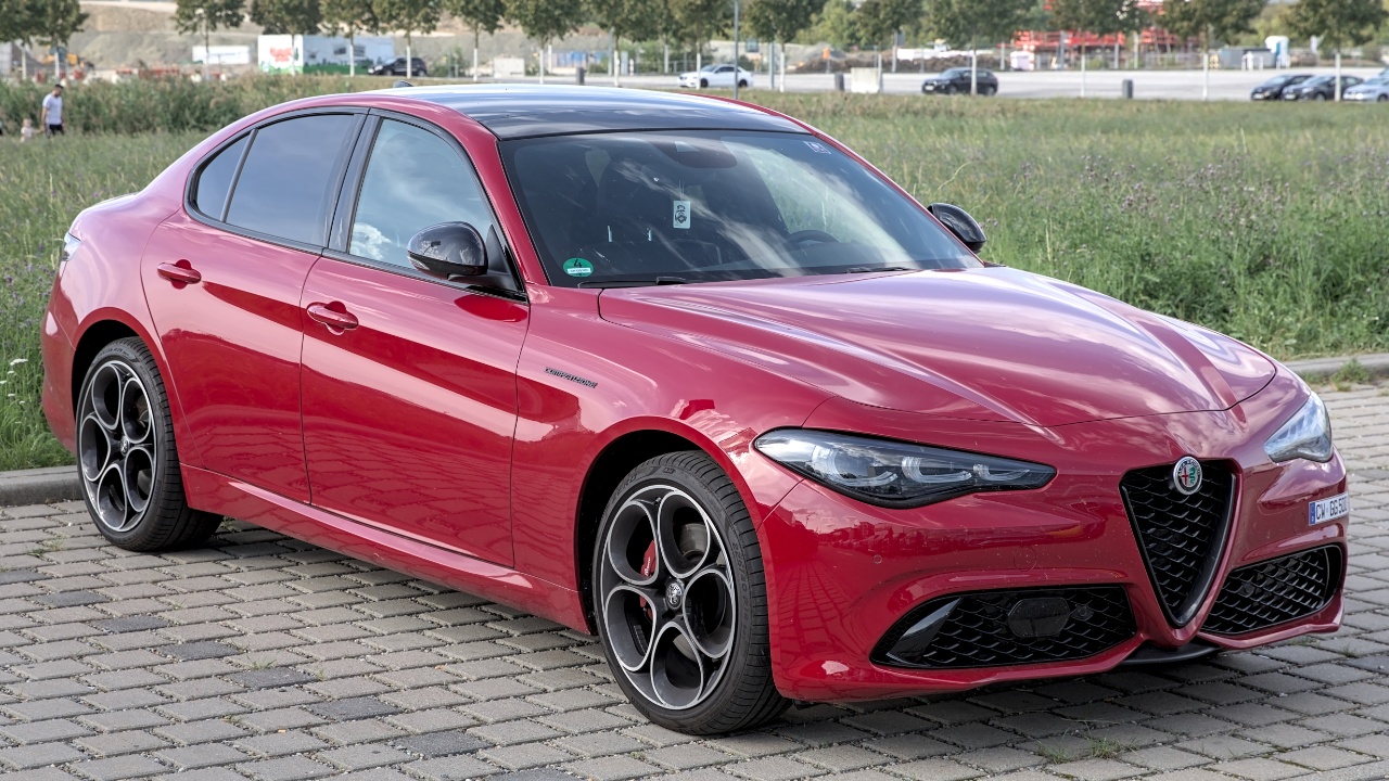 Alfa Romeo Giulia (2023)
