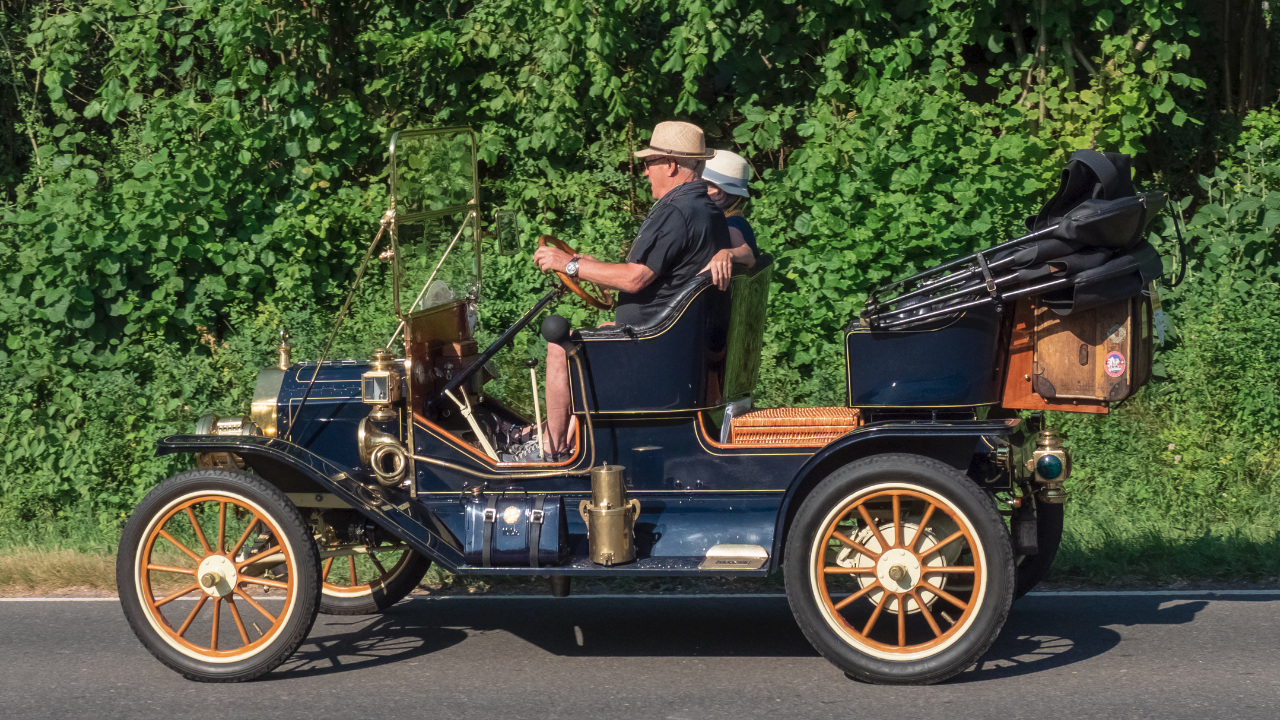 10 Vintage Cars That Look Great but Drive Terribly