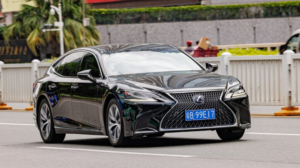 LEXUS LS 500h in China