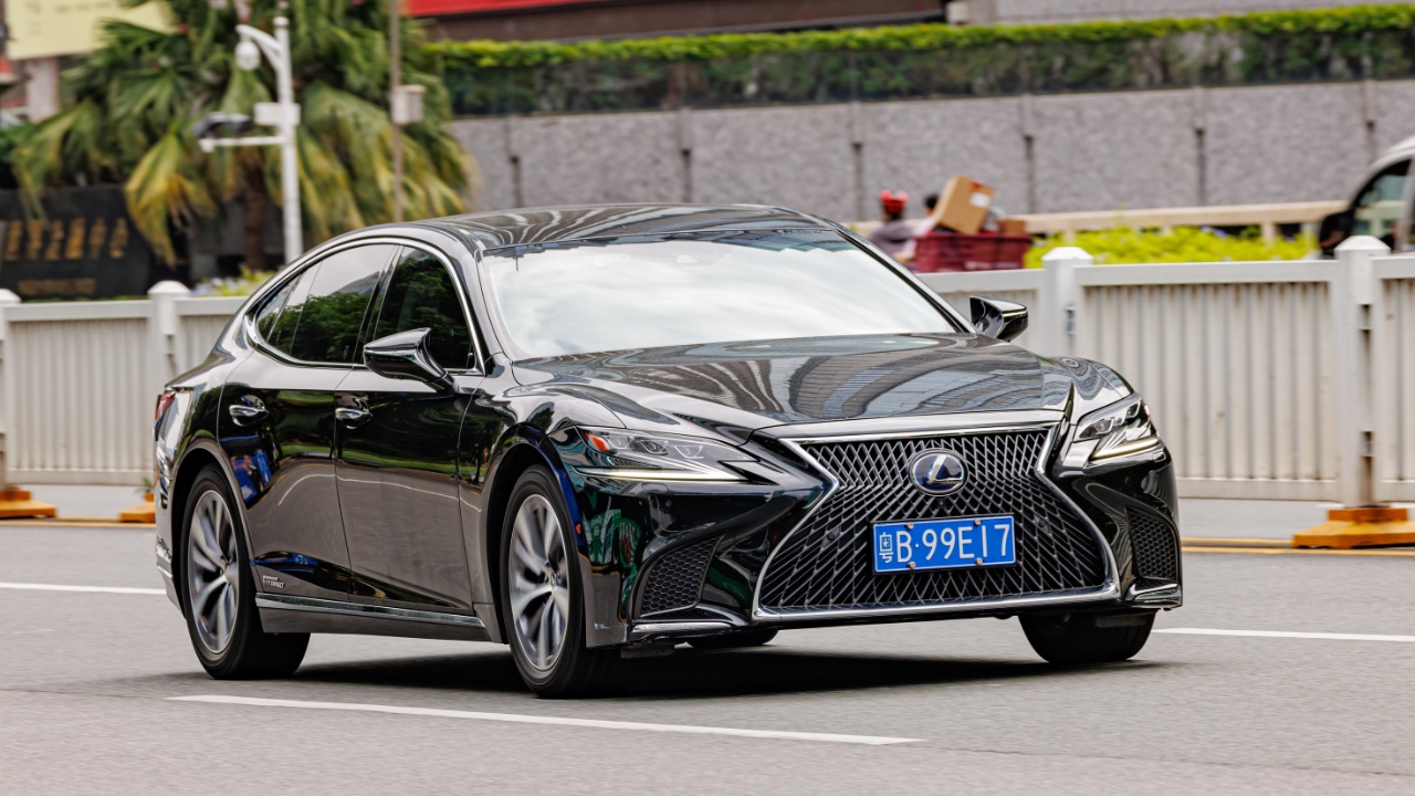 LEXUS LS 500h in China