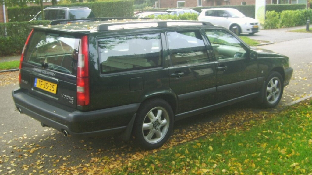1998 Volvo V70 XC AWD street-parked