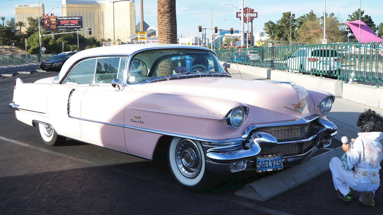 Pink Cadillac 1955 Fleetwood Series 60 in Las Vegas