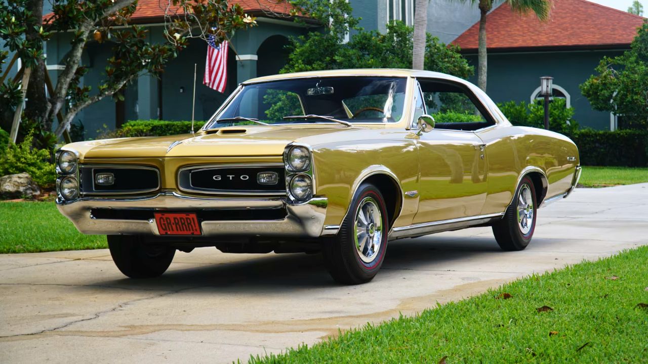 1966 Pontiac GTO Tri-Power