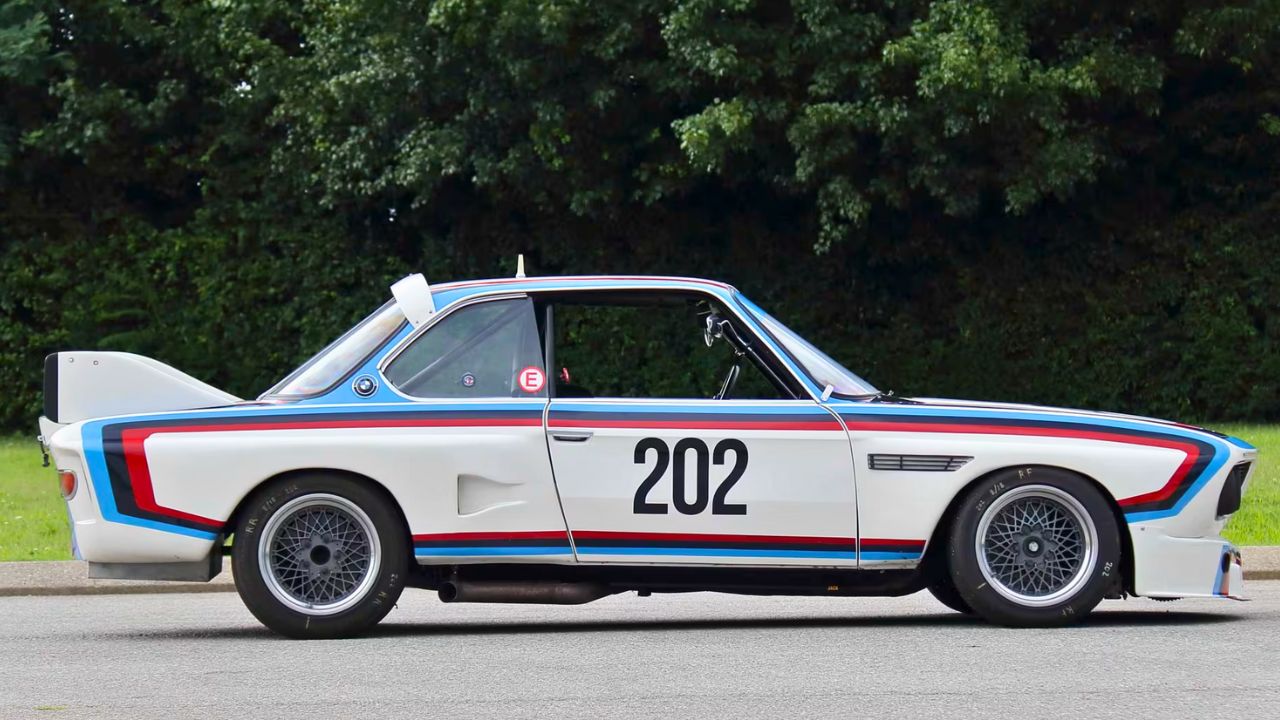 15 Classic Cars That Look Fast Standing Still