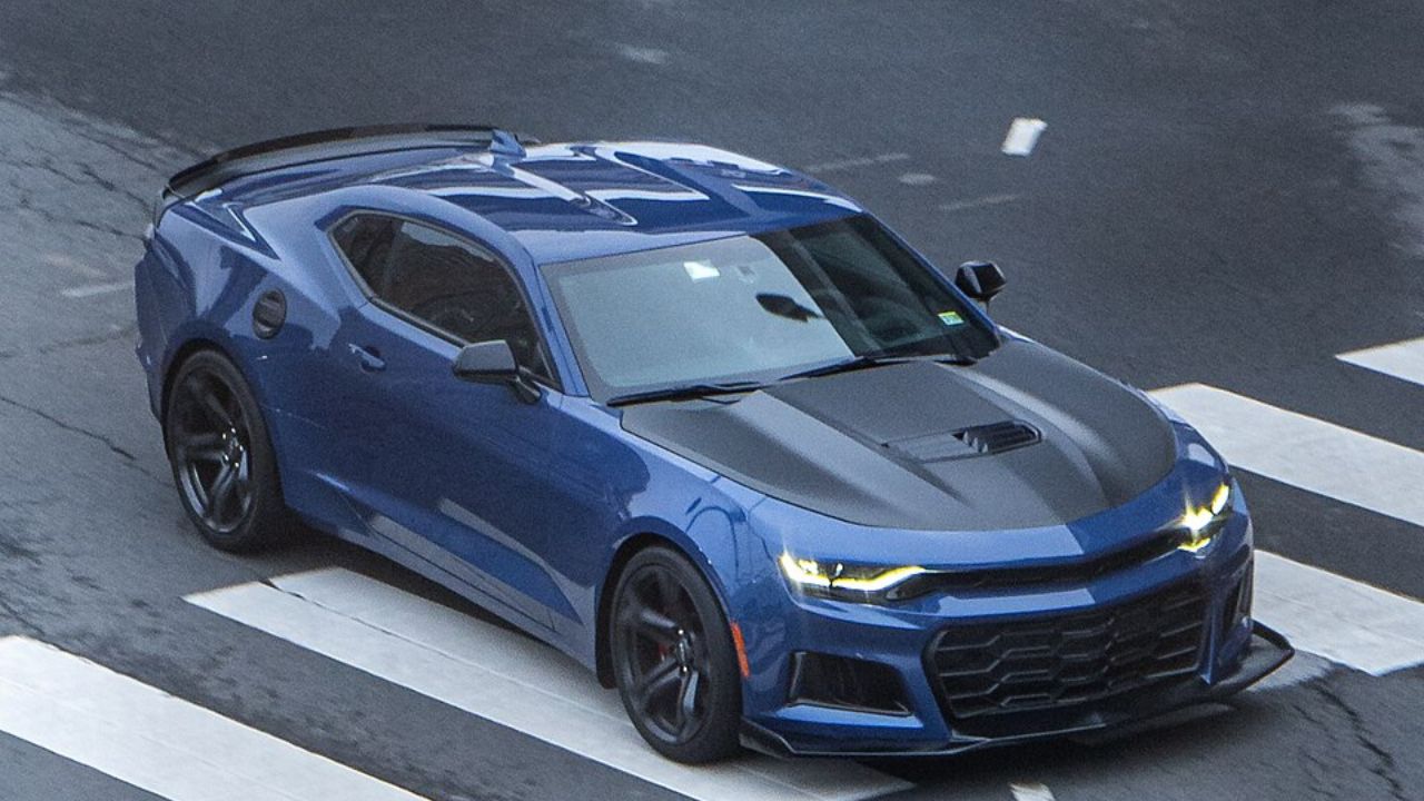 10 Muscle cars that make supercars look bad for way less money