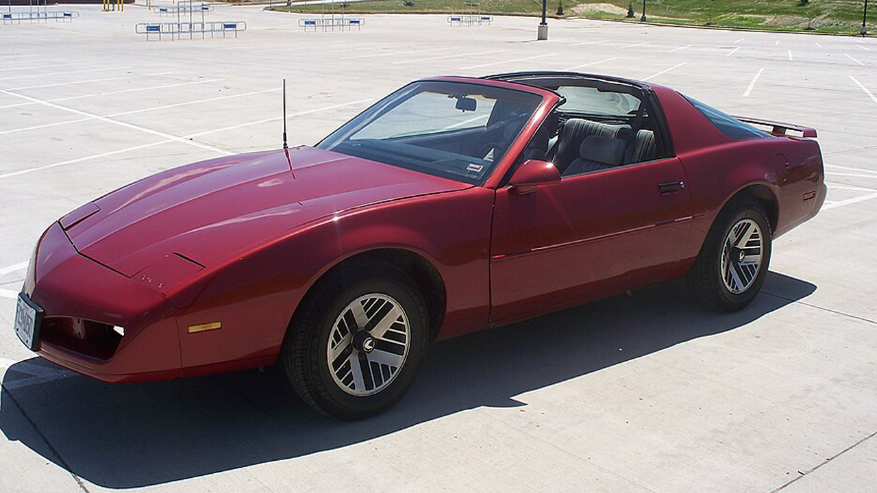 1280px-1991_Pontiac_Firebird_(3758166959)