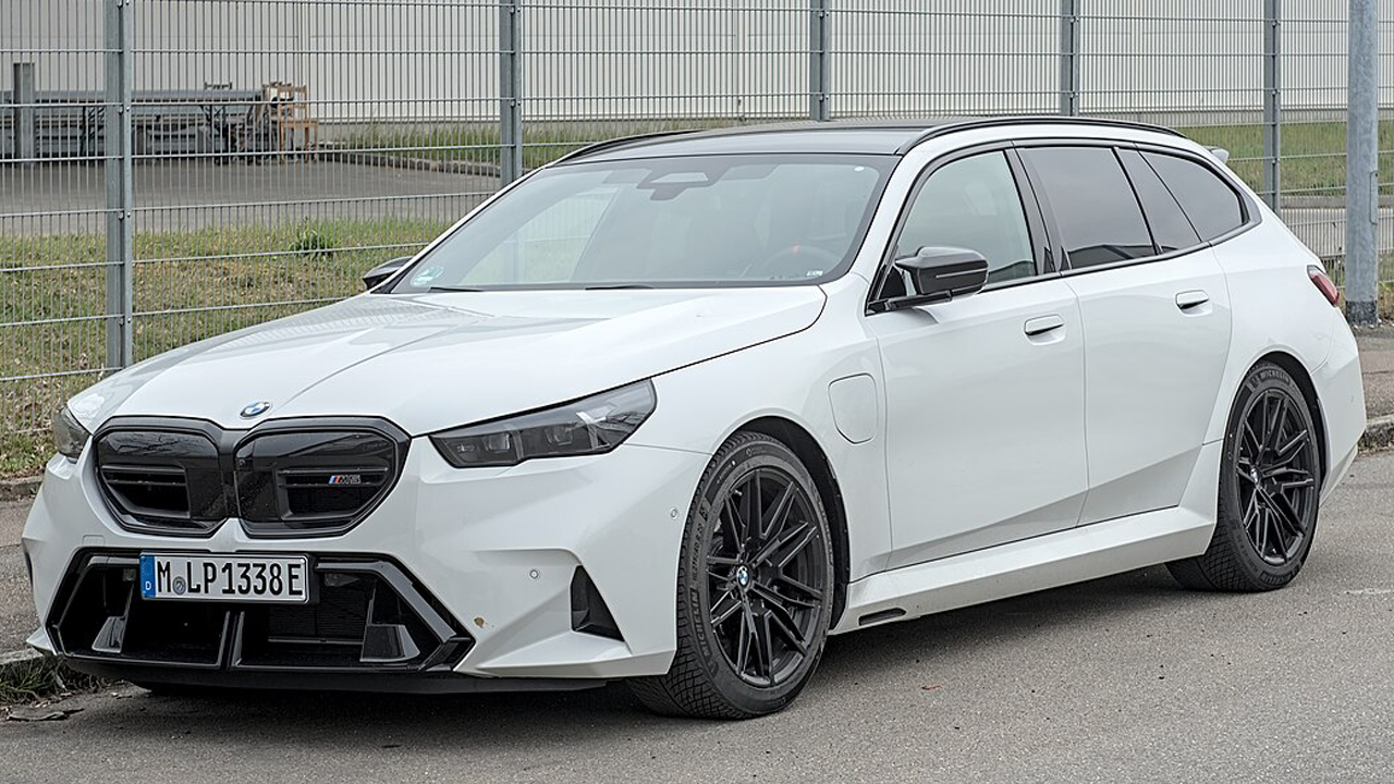 1280px-BMW_M5_(G99)_DSC_7967