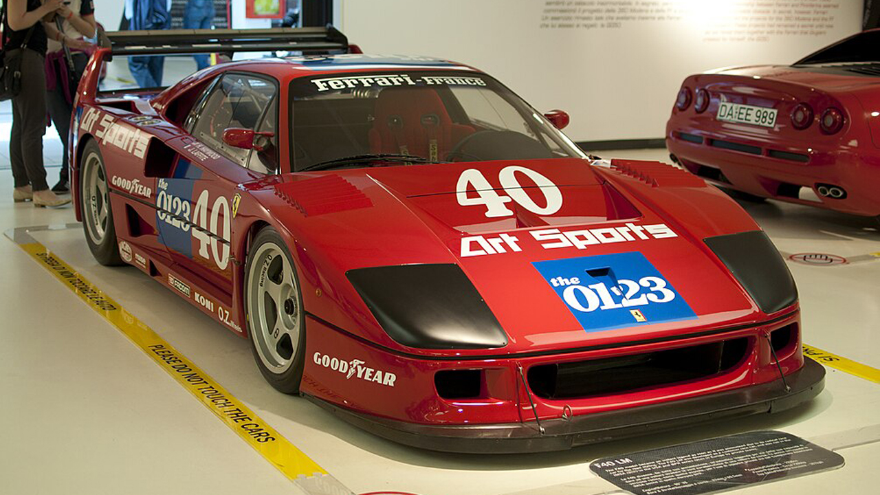 1280px-Ferrari_F40_LM_-_Museo_Ferrari_(17951923010)