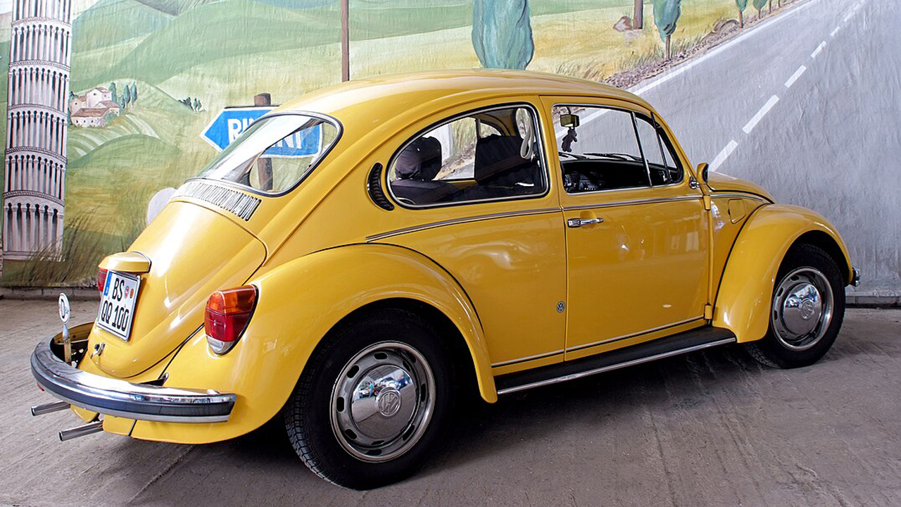 1280px-VW_Käfer_1200_L_Sunny_Bug_(1984)_DSCF8240