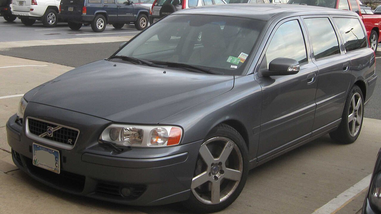 1280px-Volvo_V70R