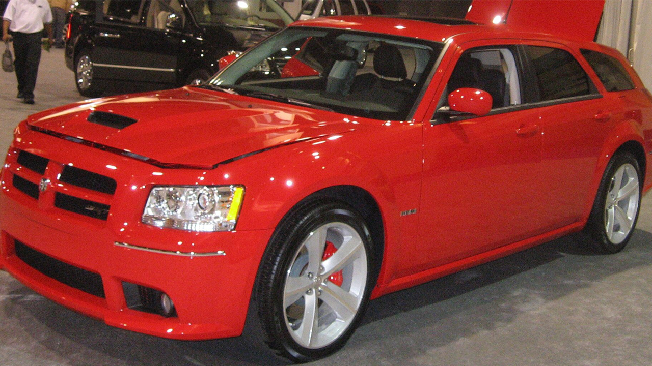 1920px-2008_Dodge_Magnum_SRT-8_DC