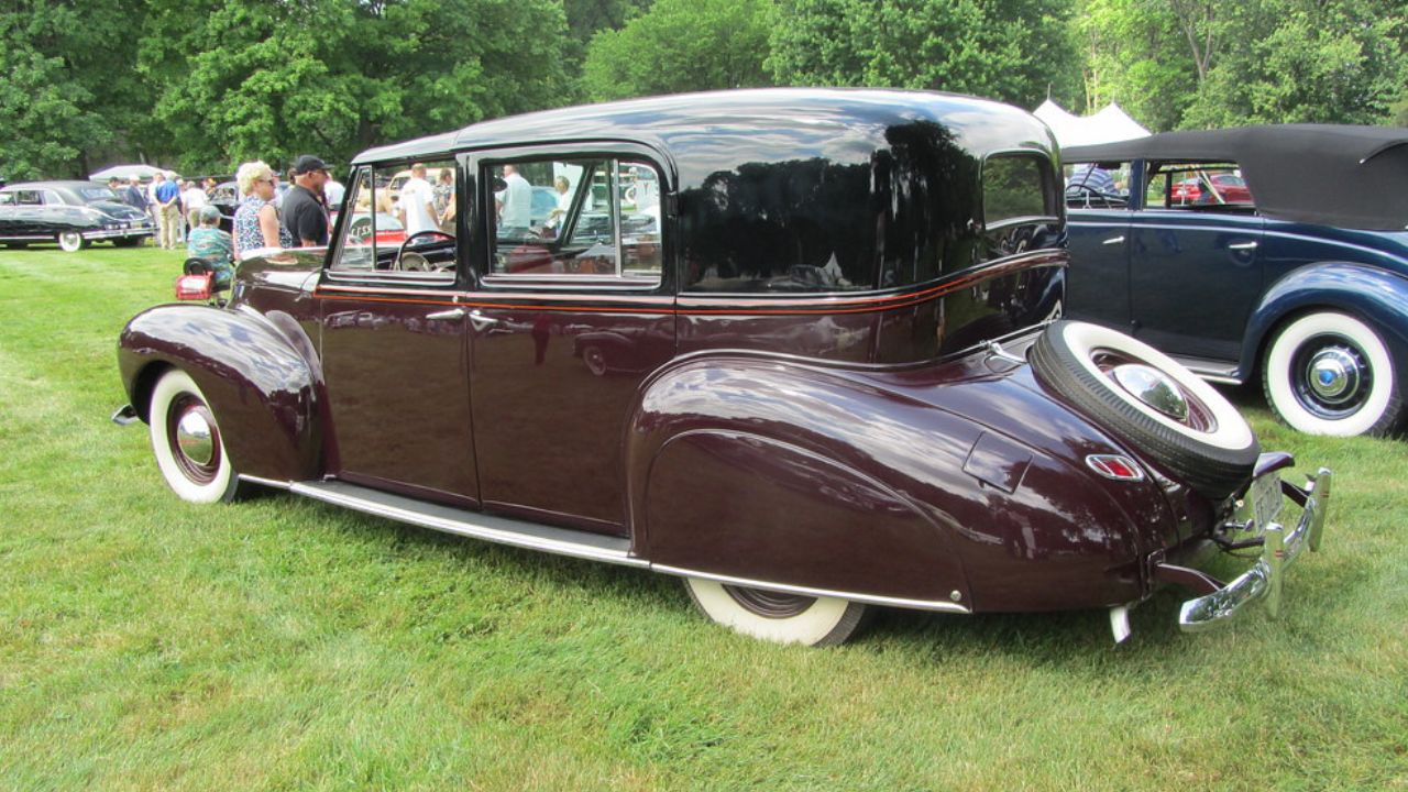 1940 Lincoln Zephyr Brunn Town Car