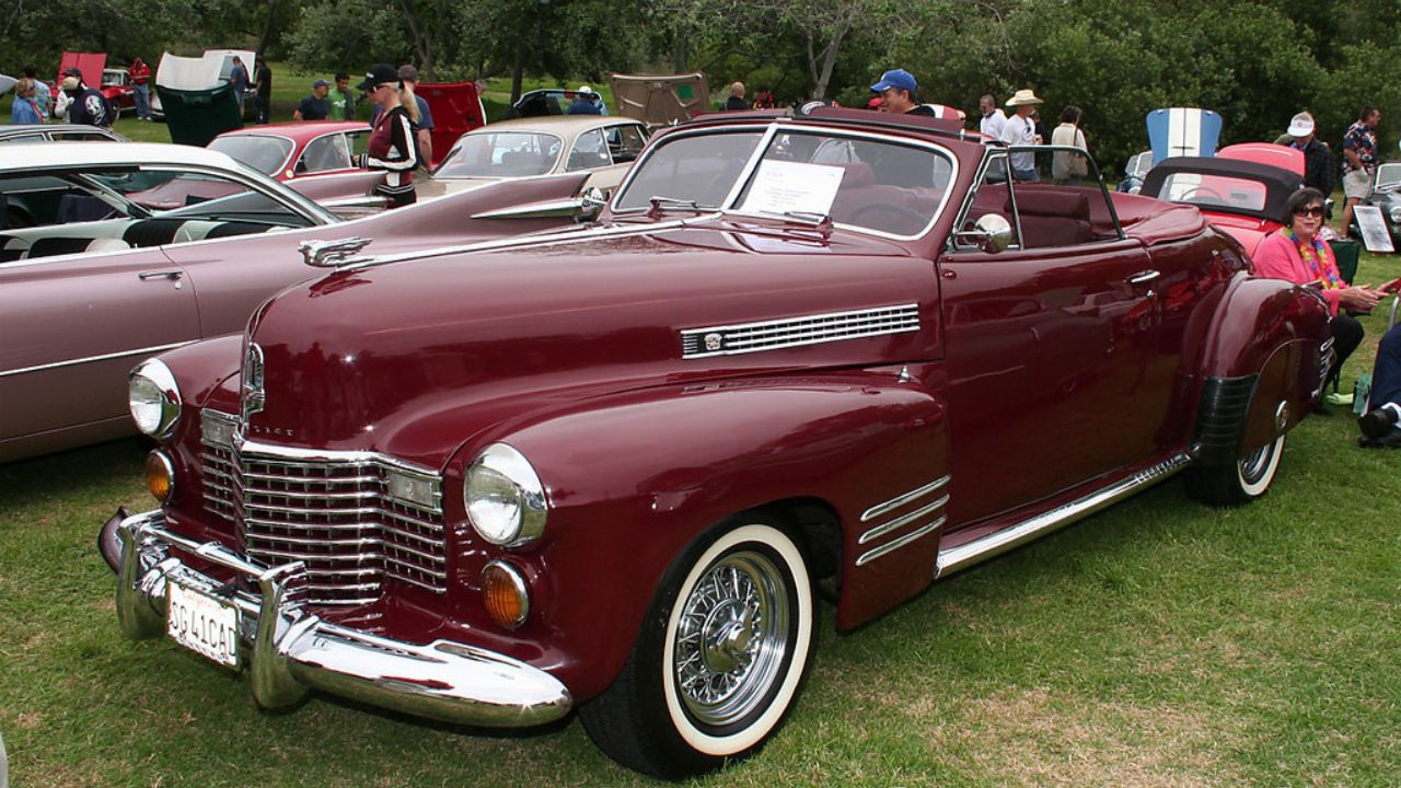 1941 Cadillac Series 62 cnv - maroon - fvl-6