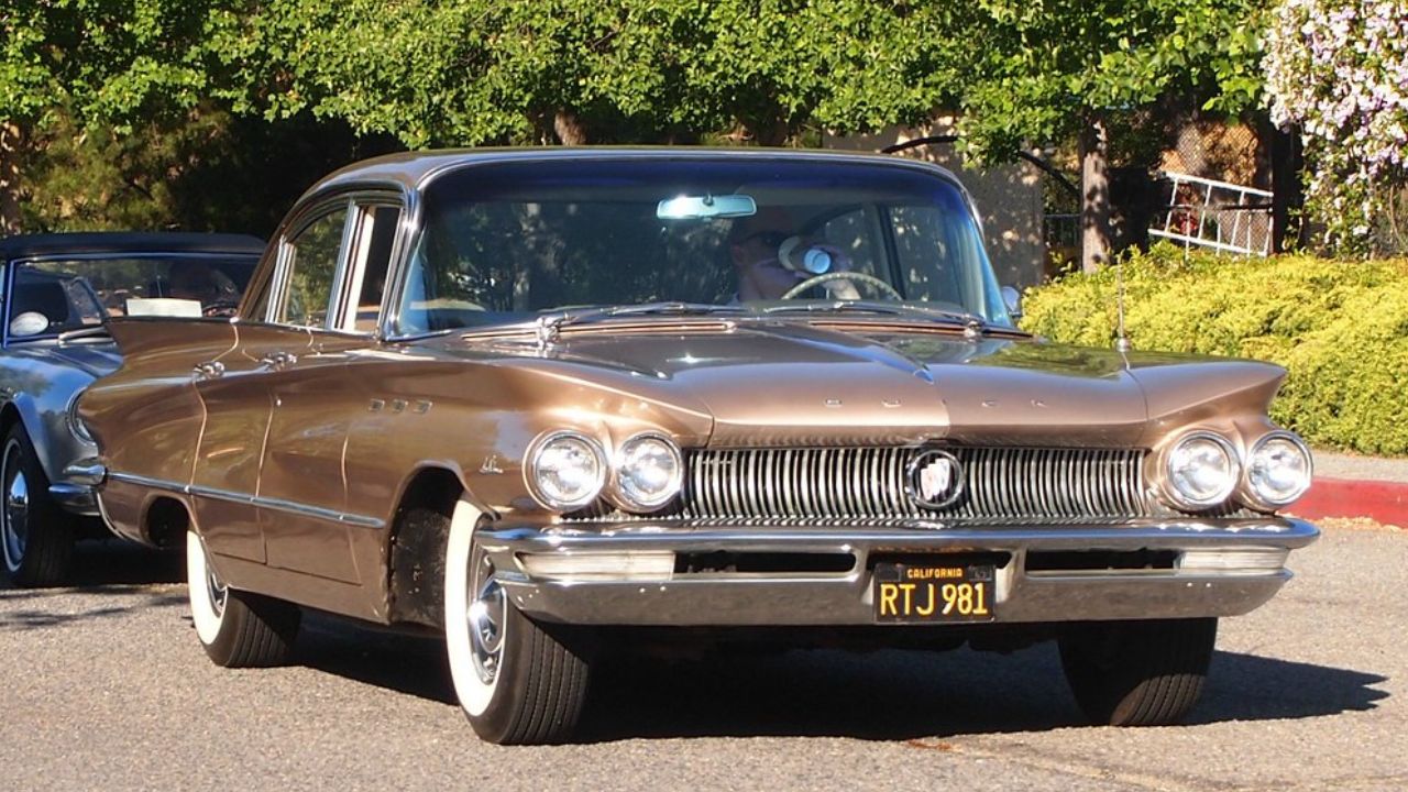 1960 Buick LeSabre 4-door sedan 'RTJ 981' 1