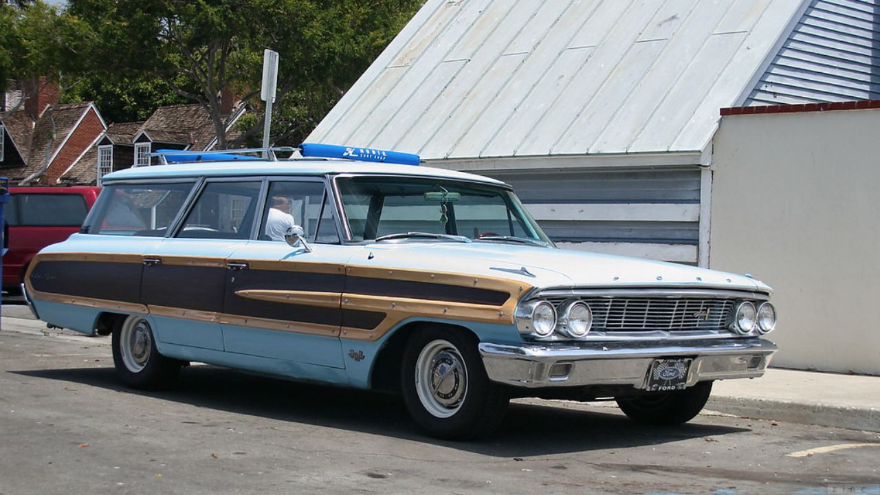 1964 Ford Country Squire wgn - light blue - fvr