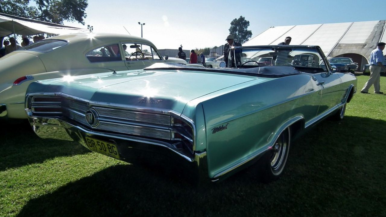 1965 Buick Wildcat convertible (2)