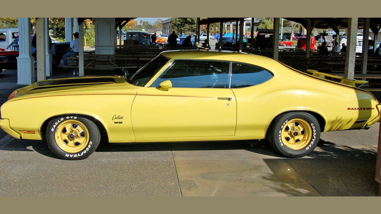 1970 Oldsmobile Cutlass Rallye 350 Side View