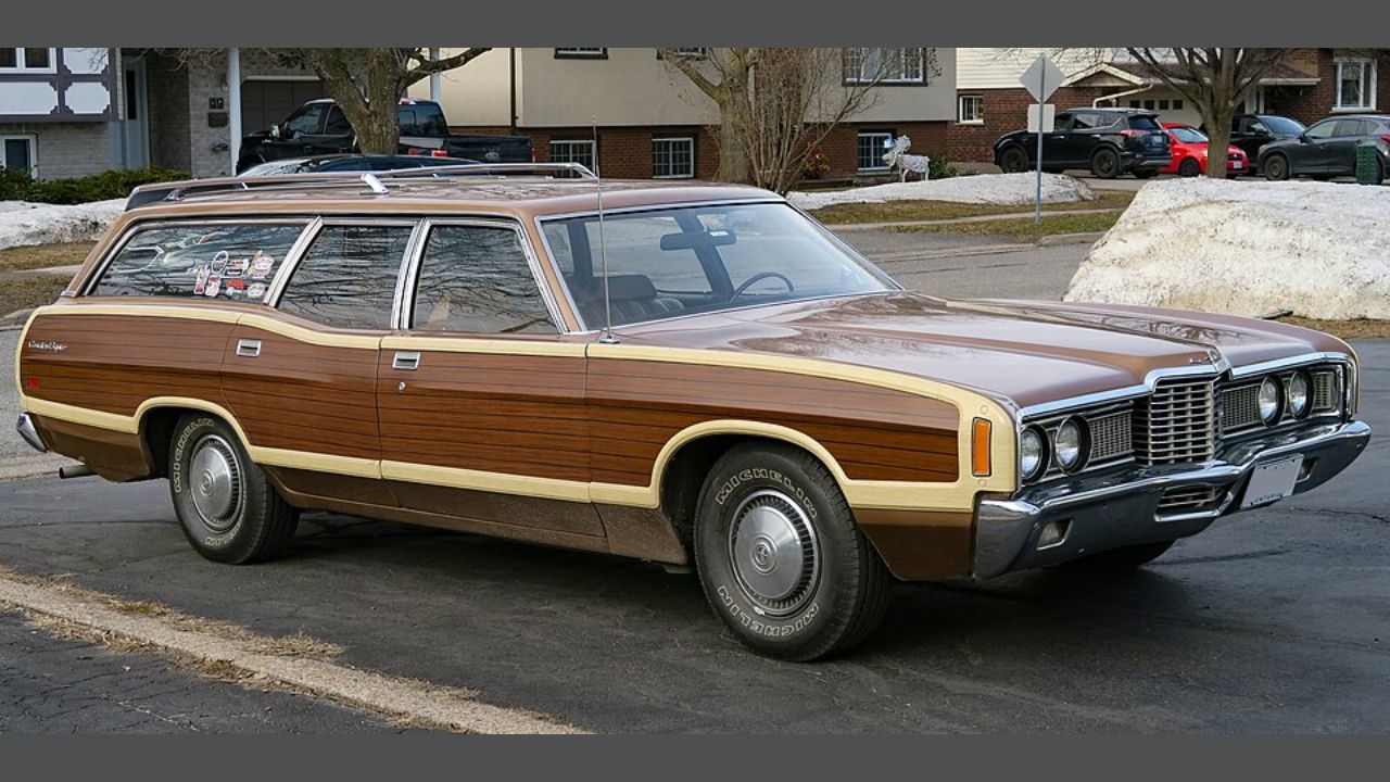1972 Ford LTD Country Squire in Medium Brown Metallic