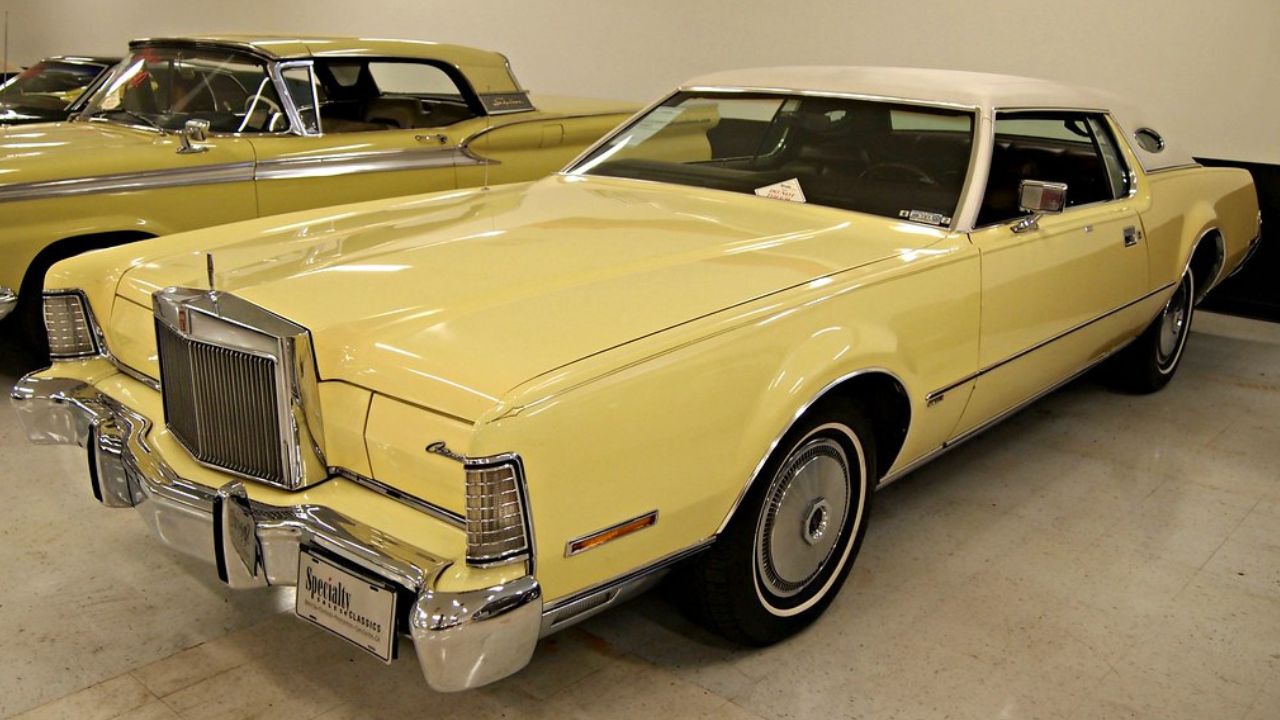 1973 Lincoln Continental Mark IV Hardtop Coupe 1