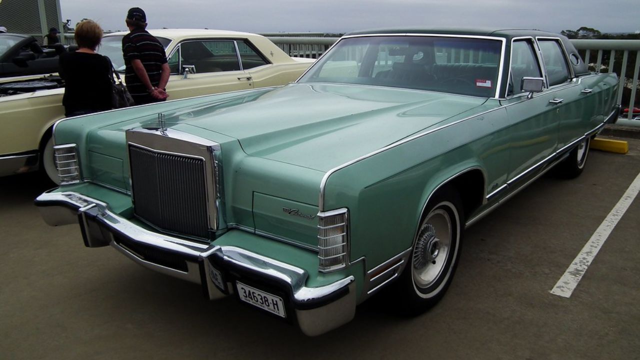 1977 Lincoln Continental Town Car sedan