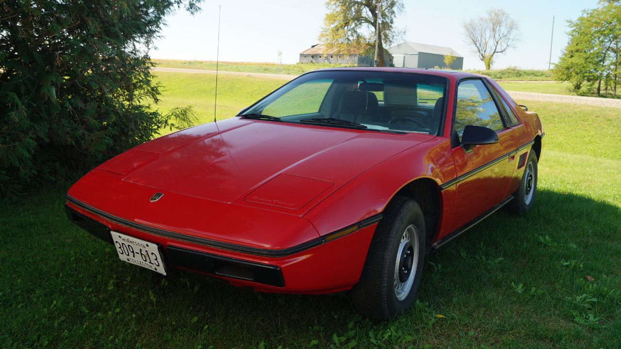 1984 Pontiac Fiero 2M4 SE (21717695095)