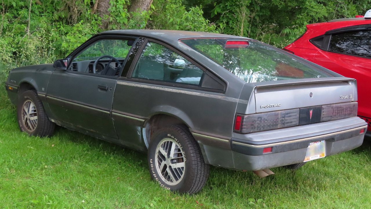 1986 Pontiac Sunbird SE hatchback photographed in Rogers, Ohio. Finished in Medium Gray Metallic