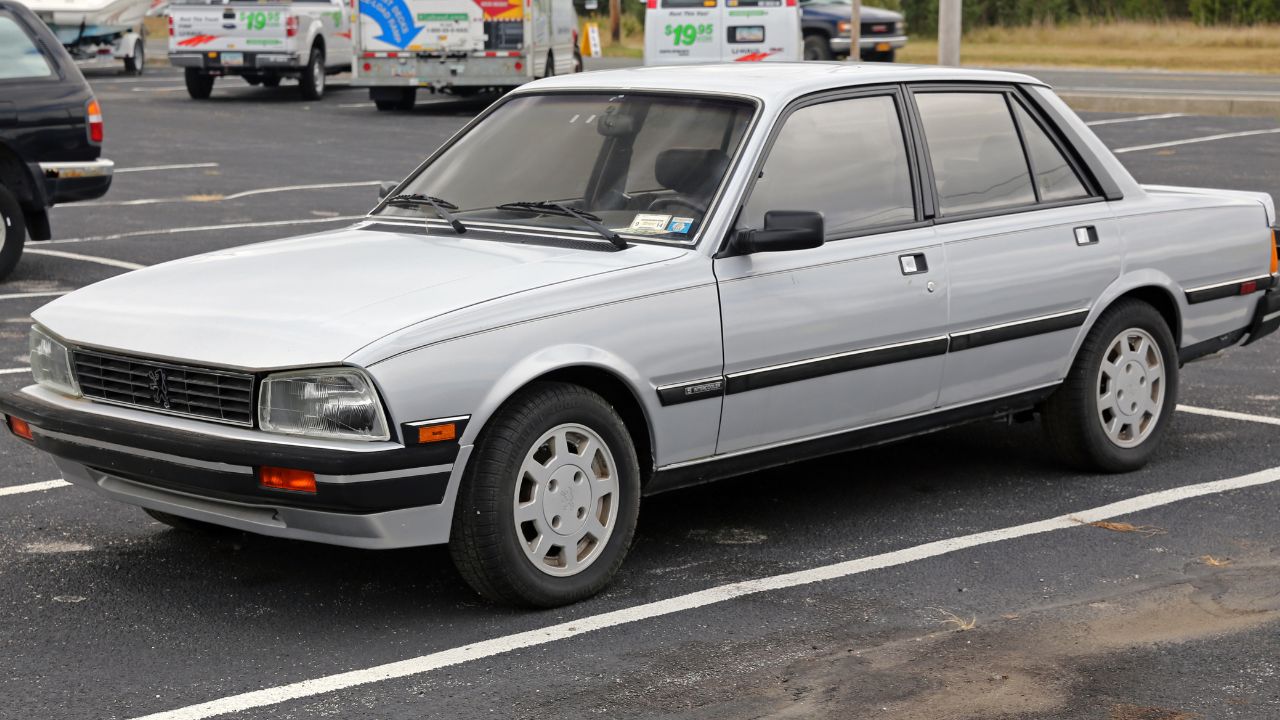 1987 Peugeot 505 Turbo S, left front (US)