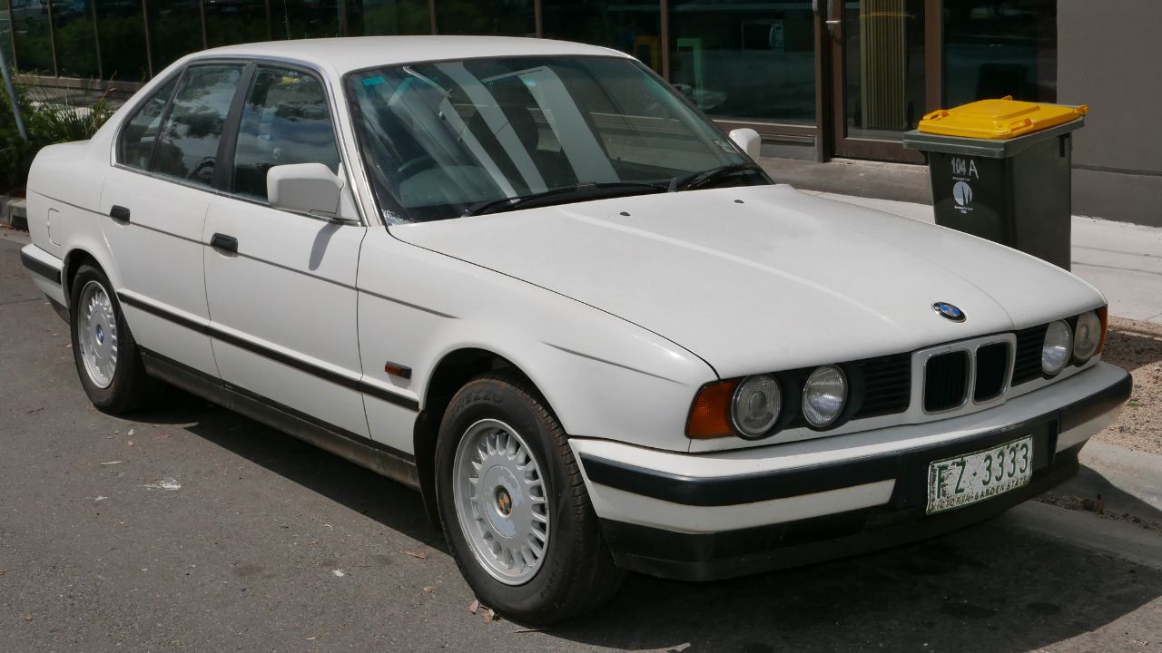 1989 BMW 525i (E34) sedan