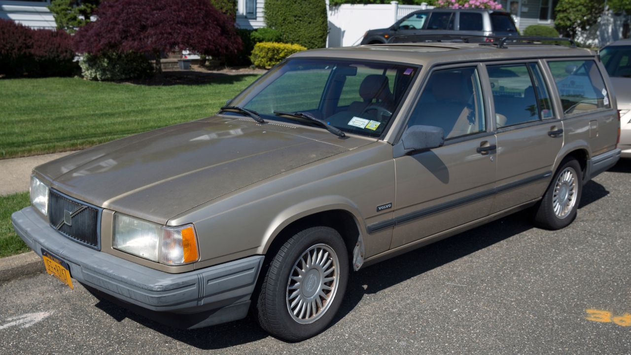 1992 Volvo 740 Turbo Wagon (Seaford, NY), front left
