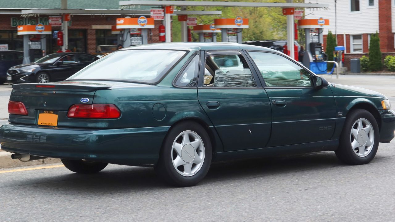1995 Ford Taurus SHO, rear 5.3.22