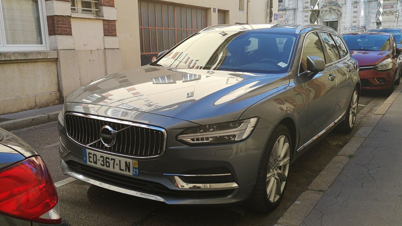 Volvo V90 T8