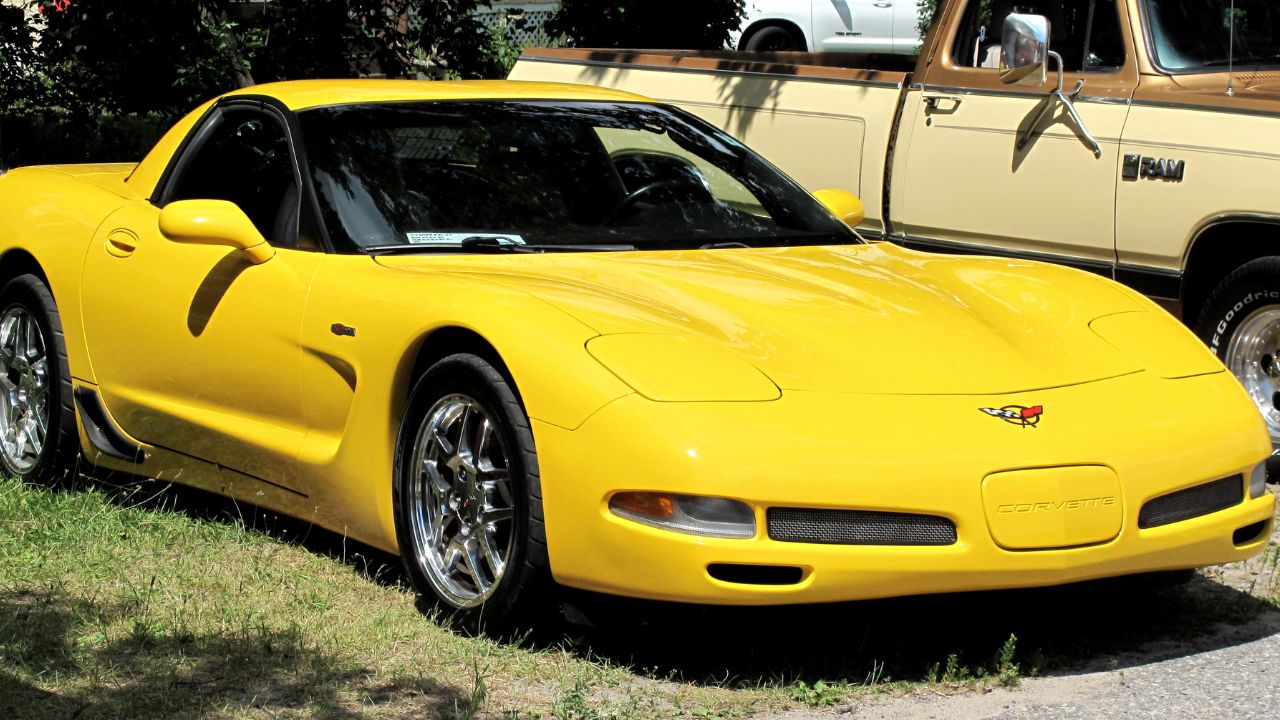 2001 Chevrolet Corvette Z06 in Milenium Yellow, Front Right, 07-23-2022