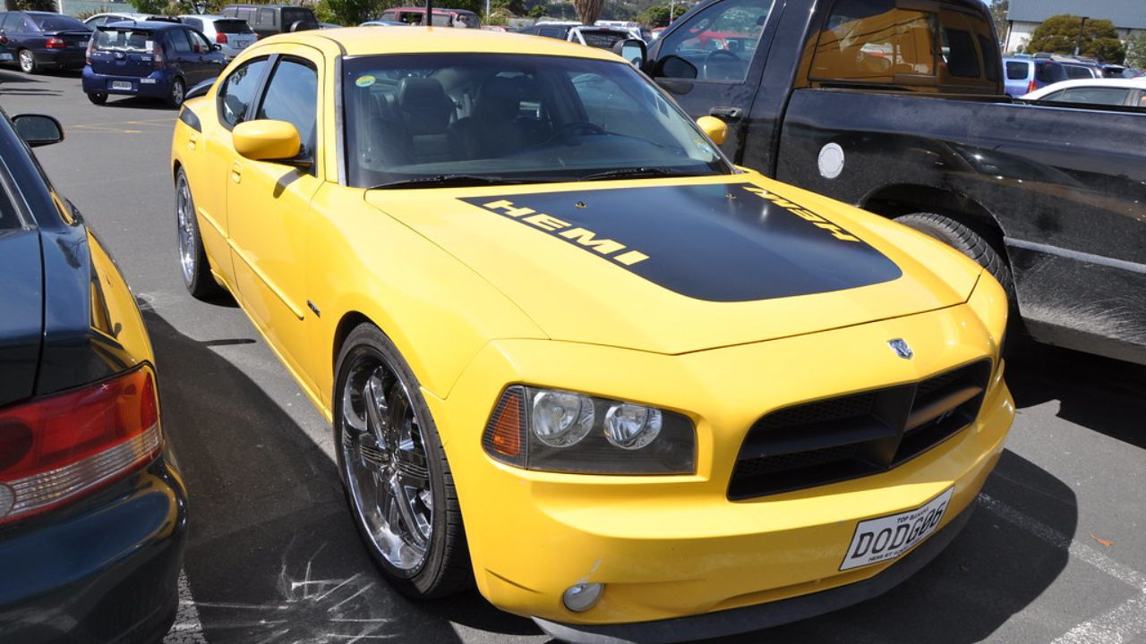 2006 Dodge Charger RT Daytona #2934 of 4000 (DODG 06) (not in show - in car park)