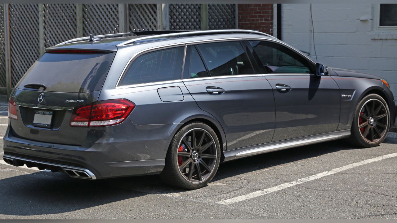 2014 Mercedes-Benz E63 AMG S-Model T, rear right