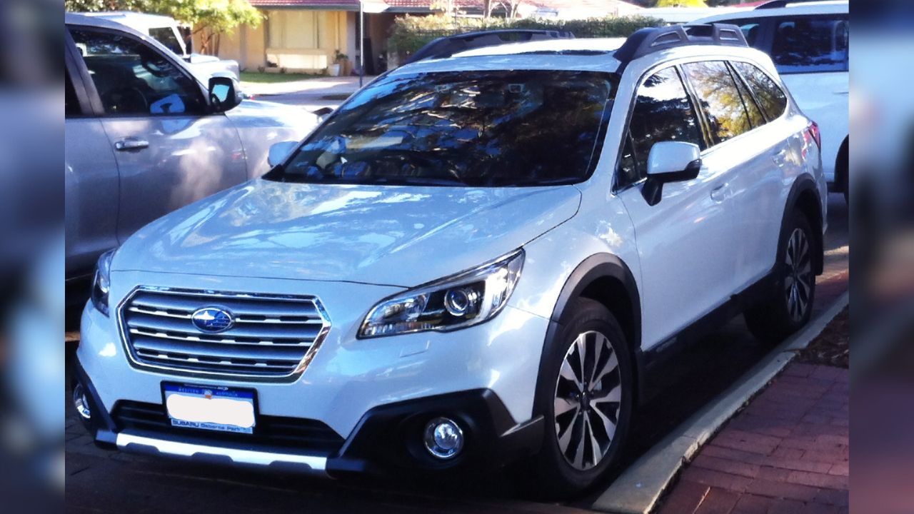 2015 Subaru Outback (BS9 MY15) 2.5i Premium station wagon (2015-06-23)