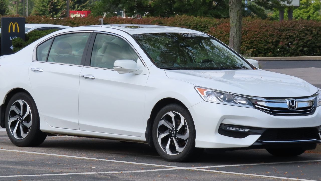 2016 Honda Accord EX-L, front right, 09-16-2022