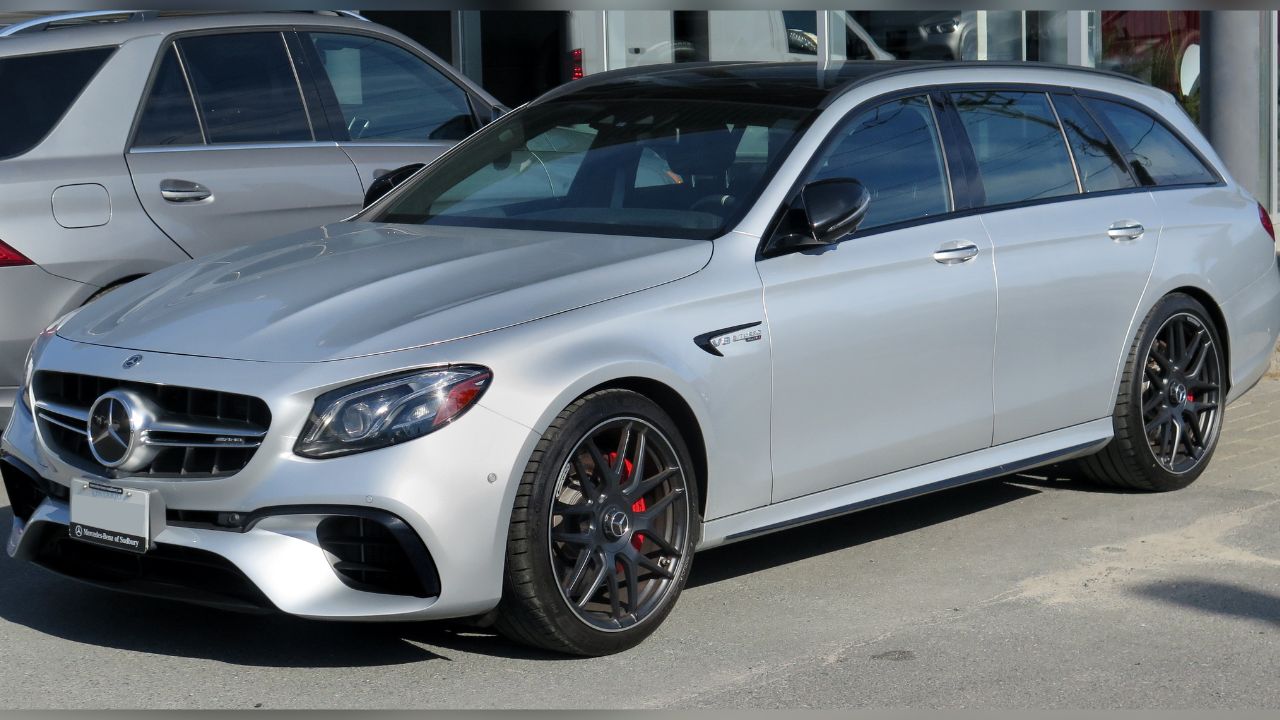 2019 Mercedes-Benz E63 AMG S-Line in Iridiumsilber, Front Left