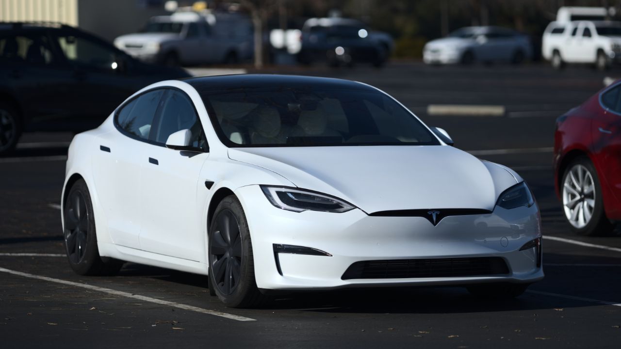 Tesla Model S Plaid: what’s faster with four doors?