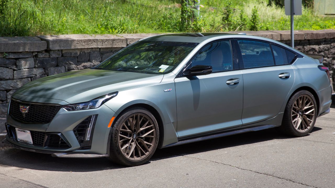 2022 Cadillac CT5-V Blackwing in Dark Emerald Frost, front left