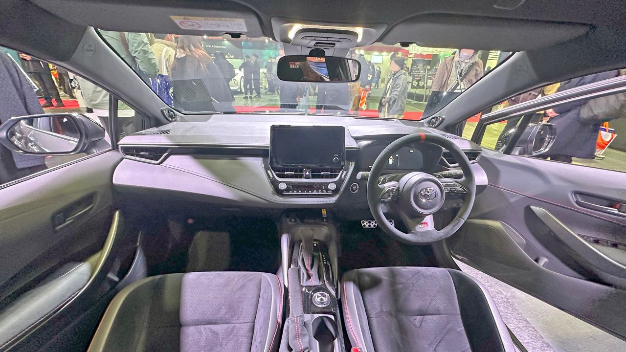 Osaka Auto Messe 2025 (13) - Toyota GR COROLLA RZ GR-DAT (4BA-GZEA14H-BHZRZ)