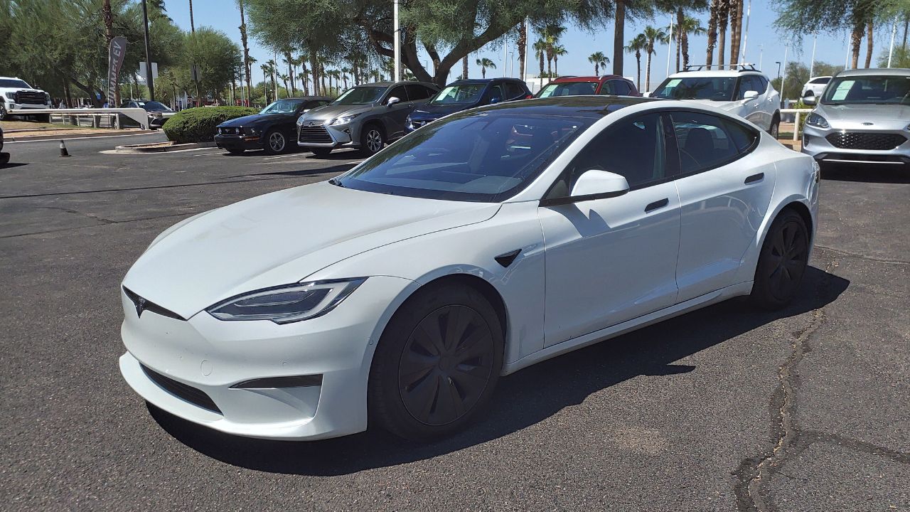 21 Tesla Model S Plaid