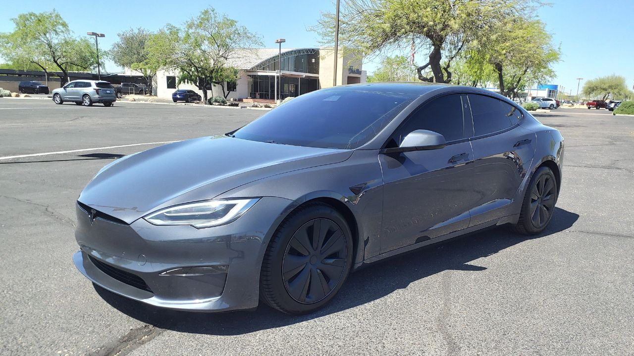 22 Tesla Model S Plaid