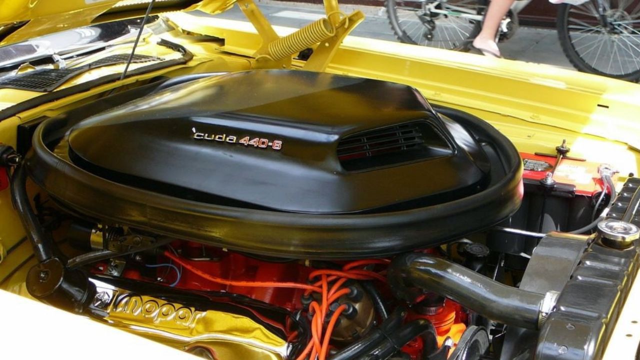 440 6-Barrel RB V8 in a 1971 Plymouth Barracuda
