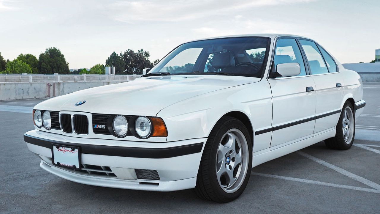 BMW E34 M5 in Alpine White II